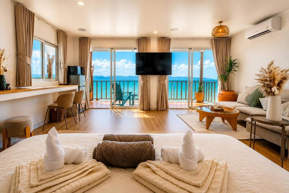 Beach Terrace Studio - WaveSide Ocean Bliss Apartment in Ban Tai