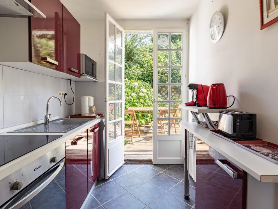 Property building, Kitchen or kitchenette, Living room