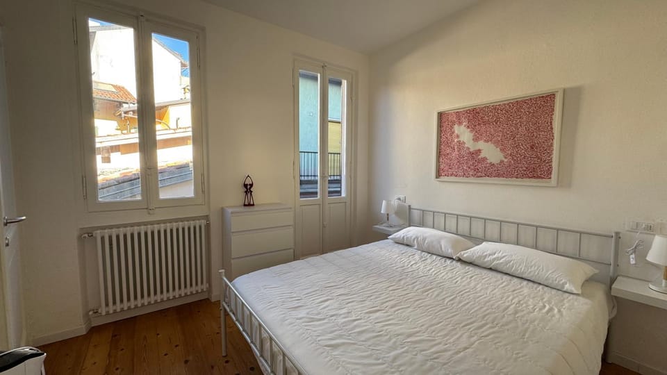 Bed, Photo of the whole room, Bedroom, internet