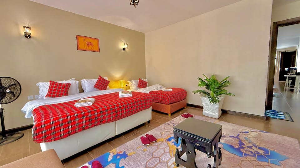 Bed, Living room, Photo of the whole room, Seating area, Bedroom, towels