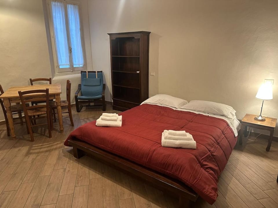 Bed, Dining area