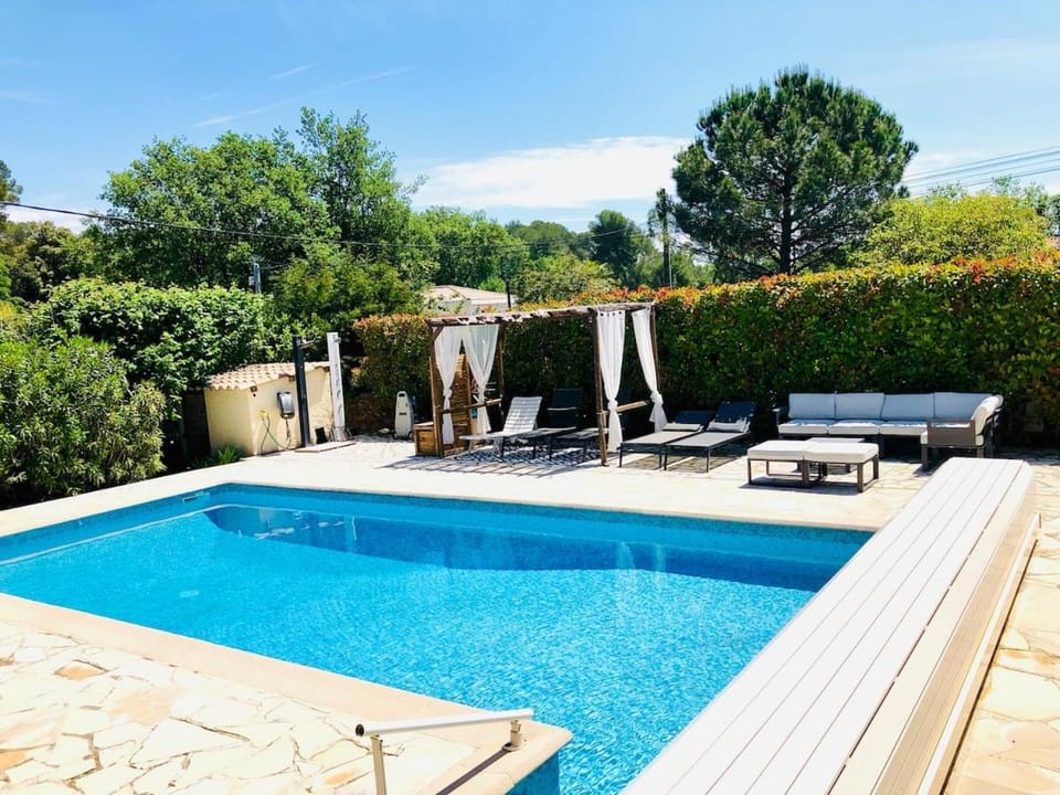 Maison 6p Piscine Chauffee et Spa Proche Cannes Nice Apartment in Roquefort-les-Pins