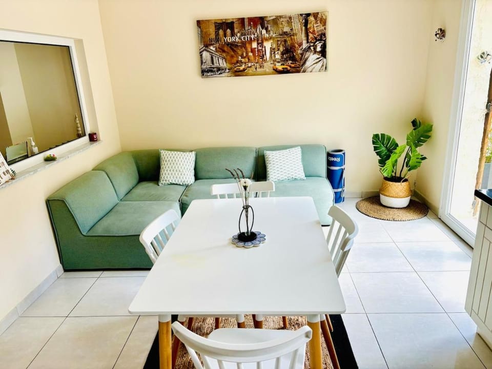 Maison 6p Piscine Chauffee et Spa Proche Cannes Nice Apartment in Roquefort-les-Pins