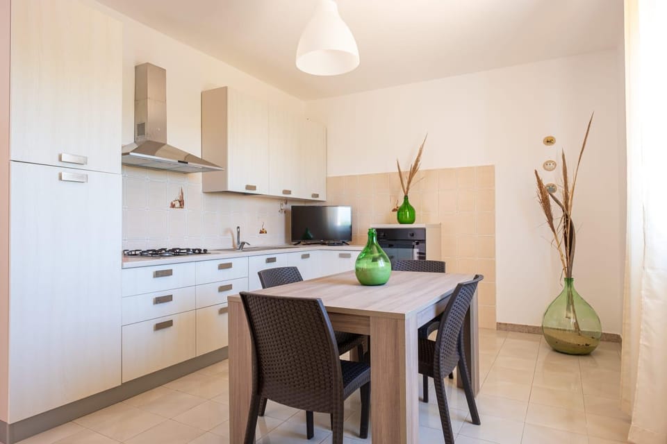 Living room, Seating area, Dining area, stove, kitchen
