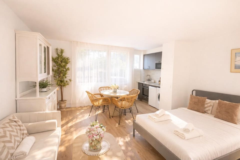 Le Studio Lumière – Paris 12 Apartment in Paris