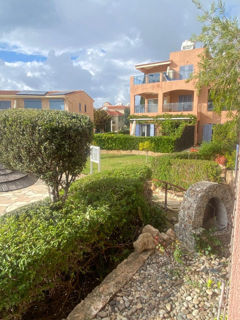 BestBeach Regina Gardens Quiet Terrasa Apartment in Paphos