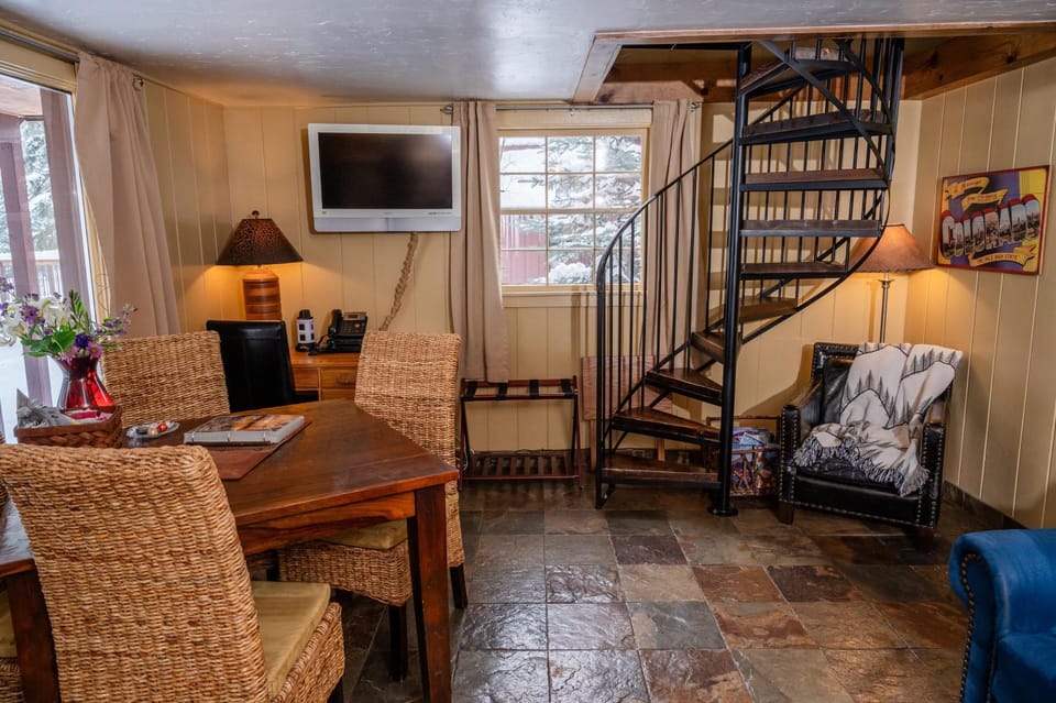 Aspen Cabin at O-Bar-O Cabin in La Plata County