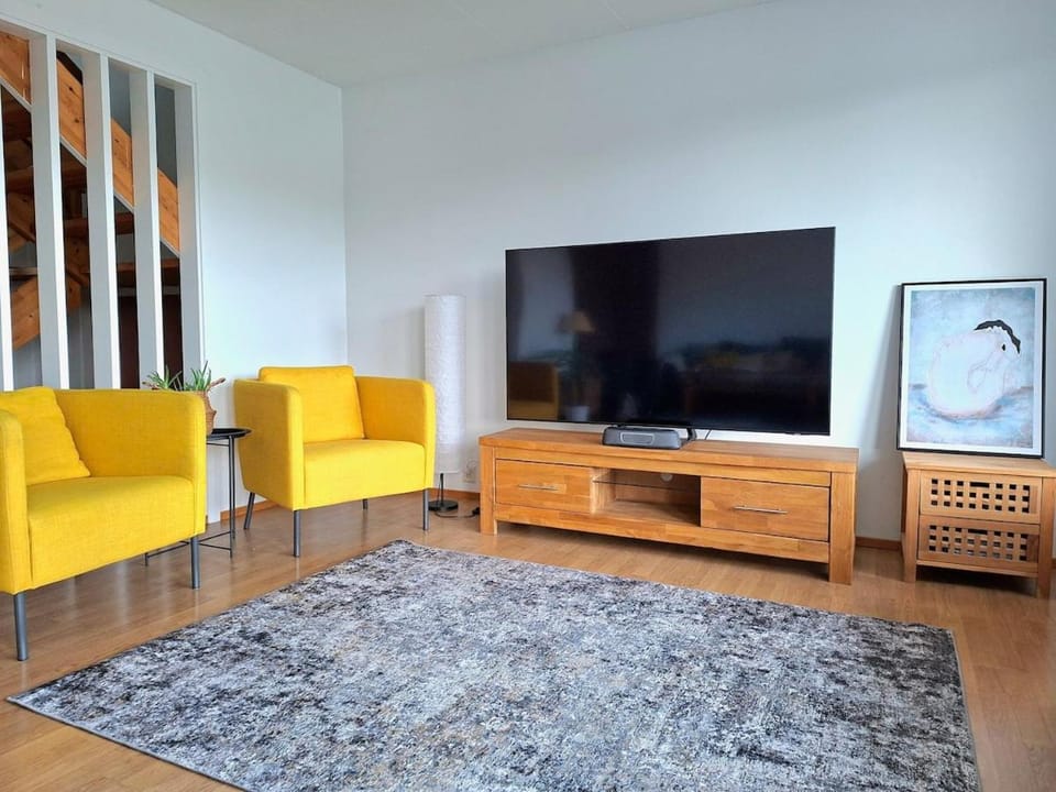 Communal lounge/ TV room, TV and multimedia, Living room