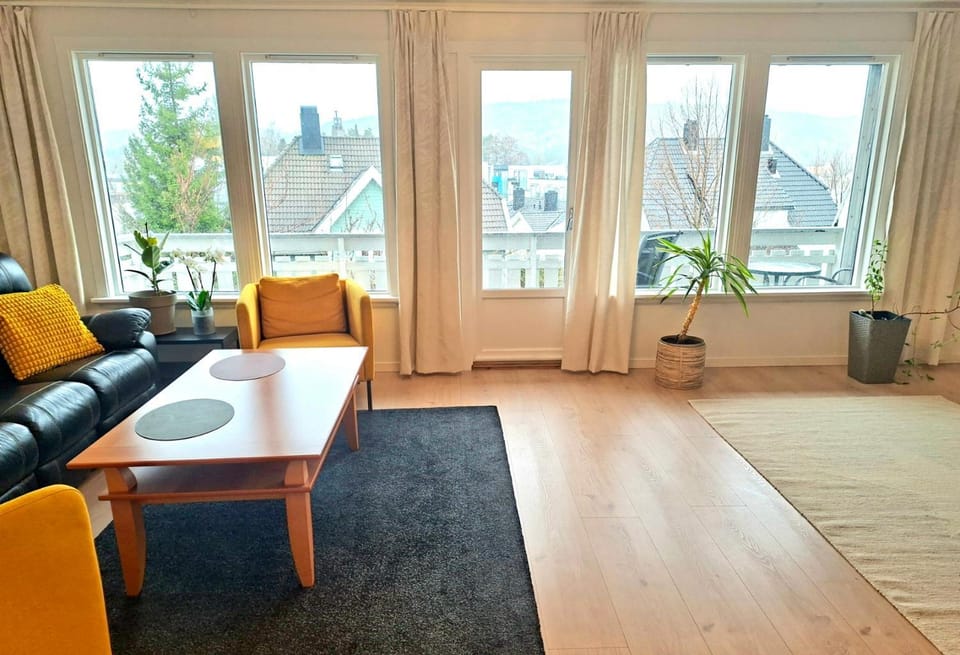 Stay Together in One Spacious 3 Storey Home Private Comfortable Ideal for Groups Apartment in Norway