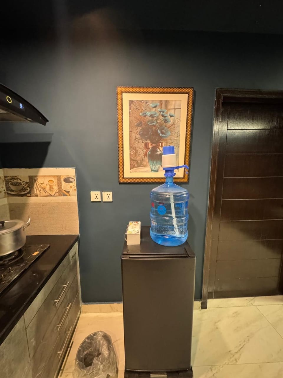 Moonlit Cinema Suite Apartment in Lahore