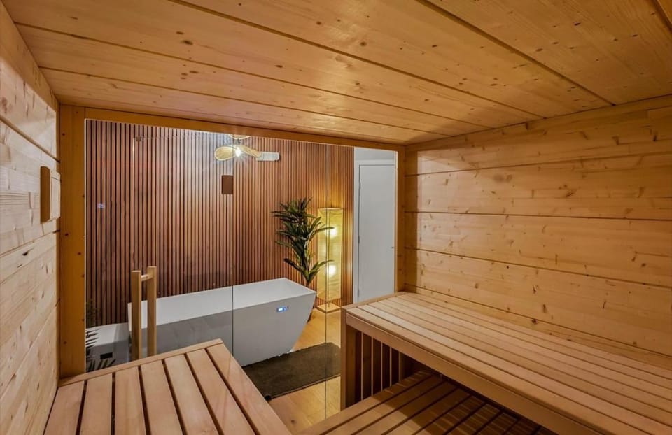 South Lamar Wellness Retreat Sauna Cold Plunge Gym Apartment in Austin