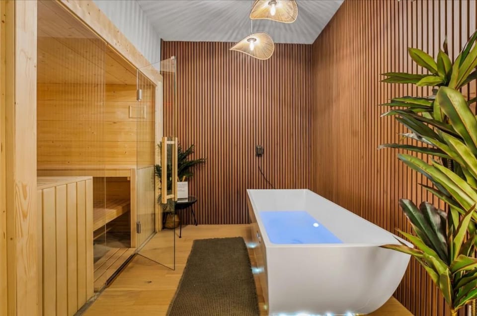 South Lamar Wellness Retreat Sauna Cold Plunge Gym Apartment in Austin