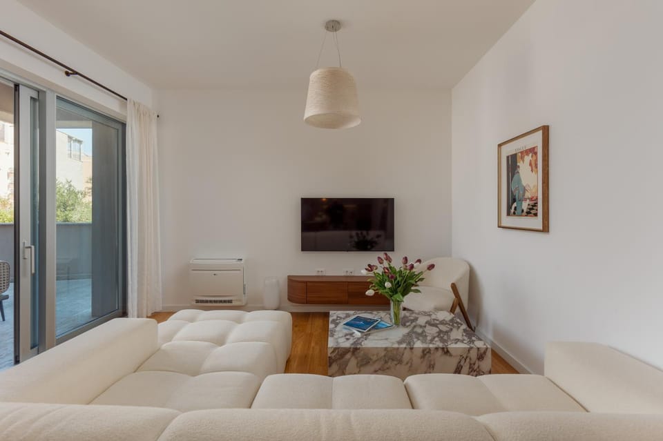 Mina's Summer Home Apartment in Dobrota