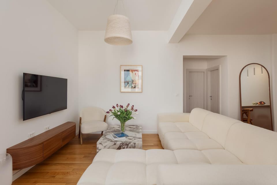 Mina's Summer Home Apartment in Dobrota