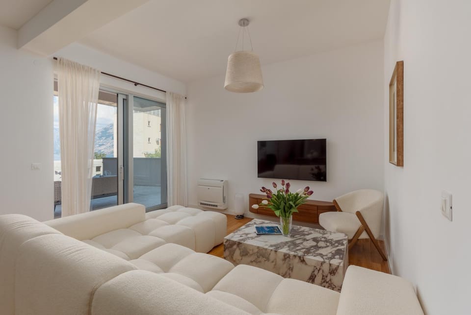 Mina's Summer Home Apartment in Dobrota