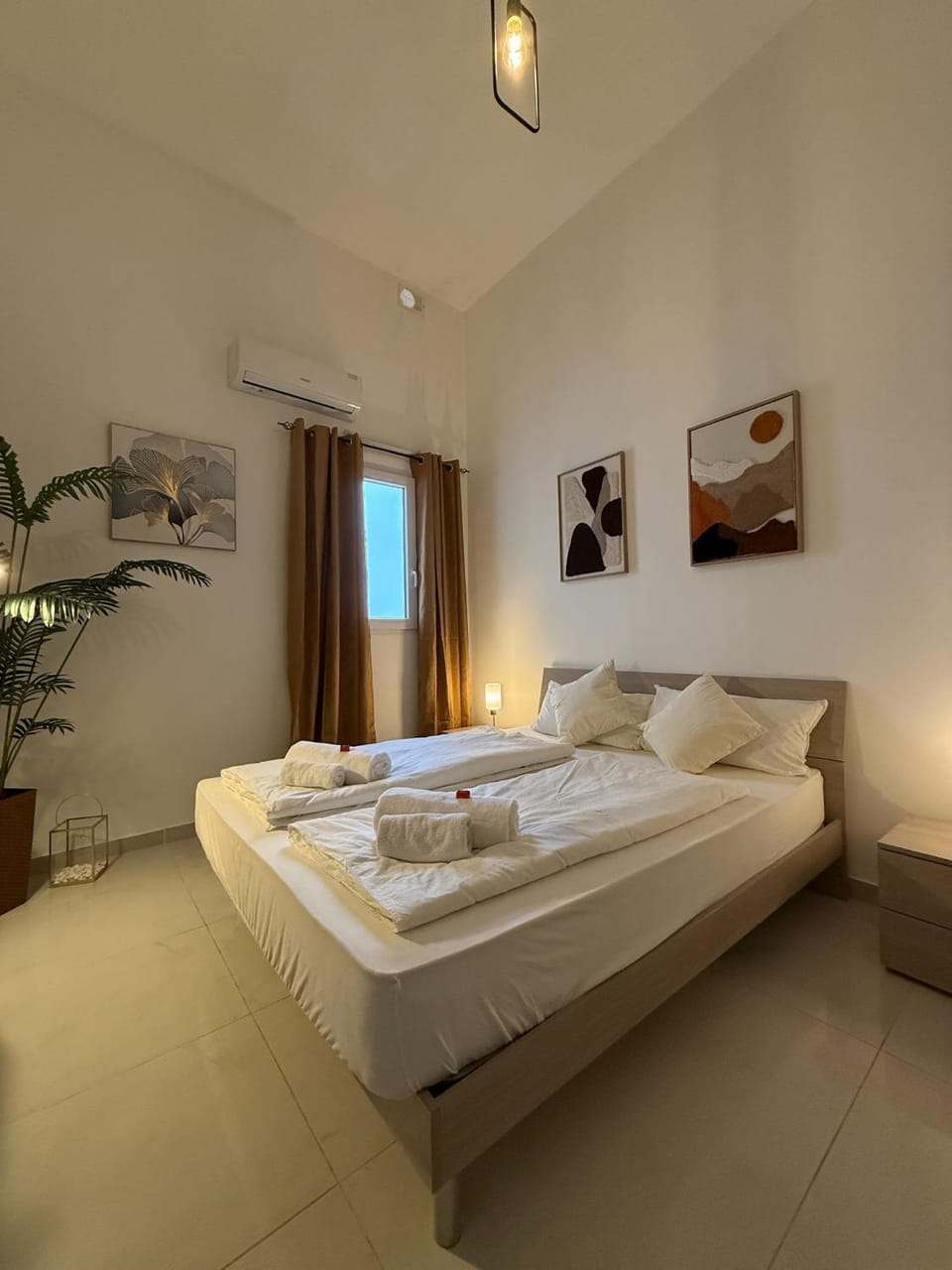 Bed, Bedroom, towels