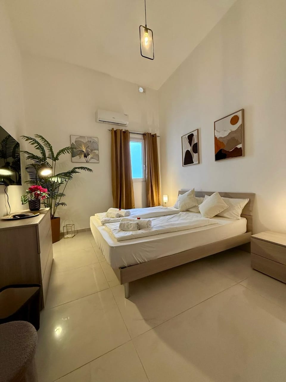 Bed, Bedroom, towels