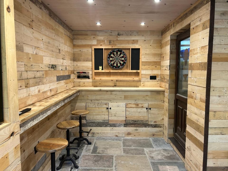 Darts, Game Room