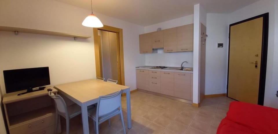 Communal lounge/ TV room, TV and multimedia, kitchen