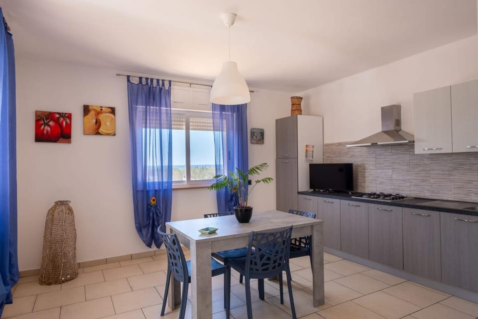 Living room, Dining area, stove, kitchen