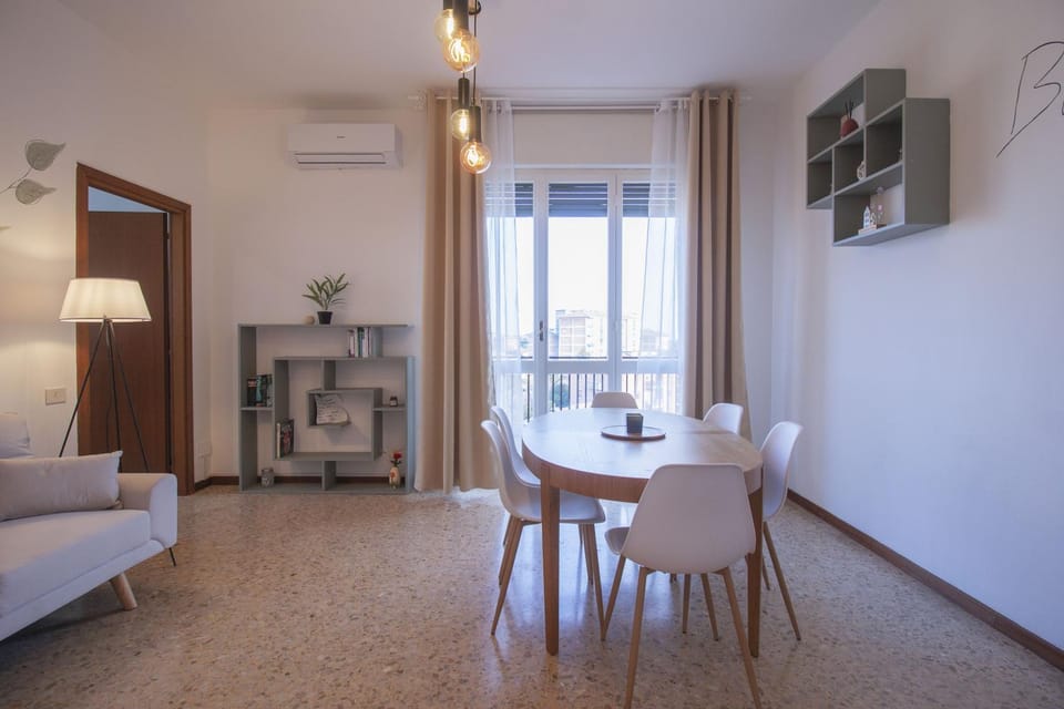 Living room, Seating area, Dining area, air conditioner