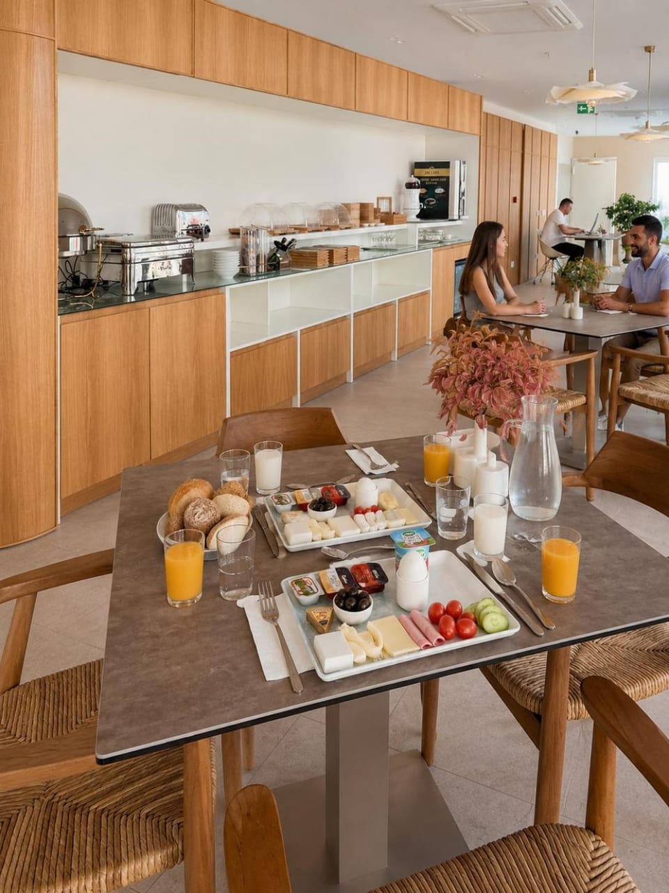 People, Food and drinks, Food, Breakfast, Buffet breakfast, Drinks
