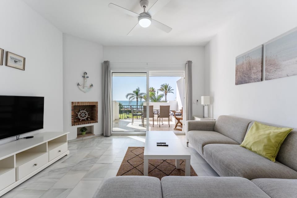 203 Arruzafa Sea View Apartment in Costa del Sol
