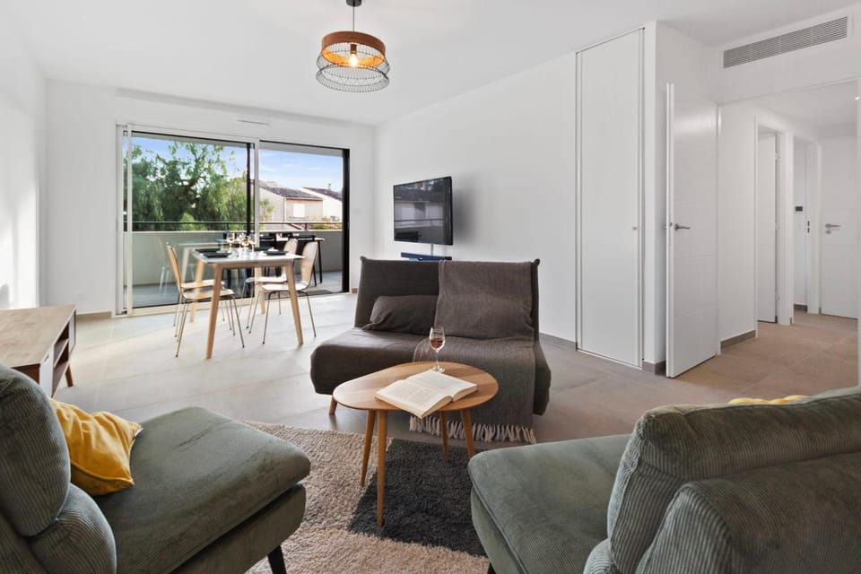 The Peaceful - Sea - Pool - 2 parking spaces - Terrace Apartment in Villeneuve-Loubet