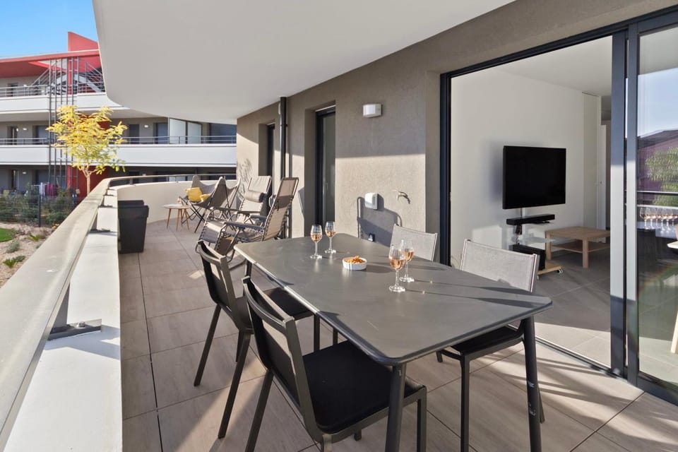 The Peaceful - Sea - Pool - 2 parking spaces - Terrace Apartment in Villeneuve-Loubet