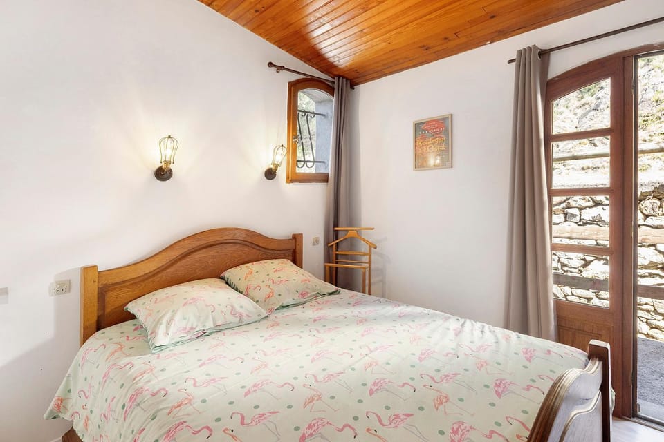Property building, Living room, Bedroom
