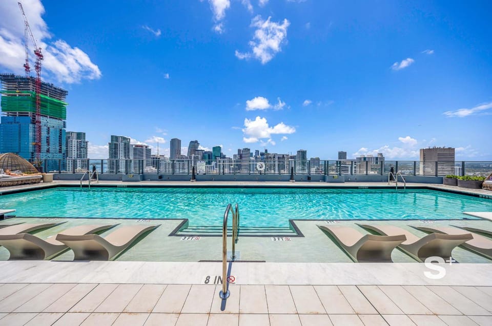 Swimming pool, sunbed