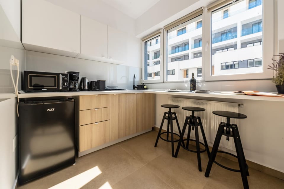 Kitchen or kitchenette, Dining area, stove