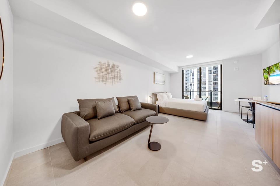 Bed, TV and multimedia, Living room, City view