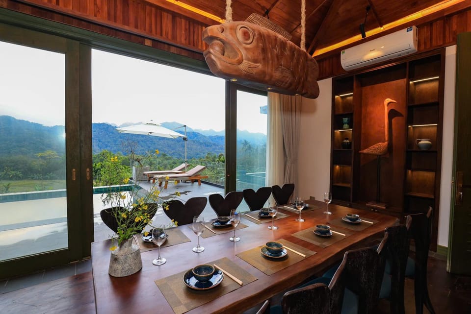 Restaurant/places to eat, Natural landscape, Living room, Garden view, Mountain view, Pool view