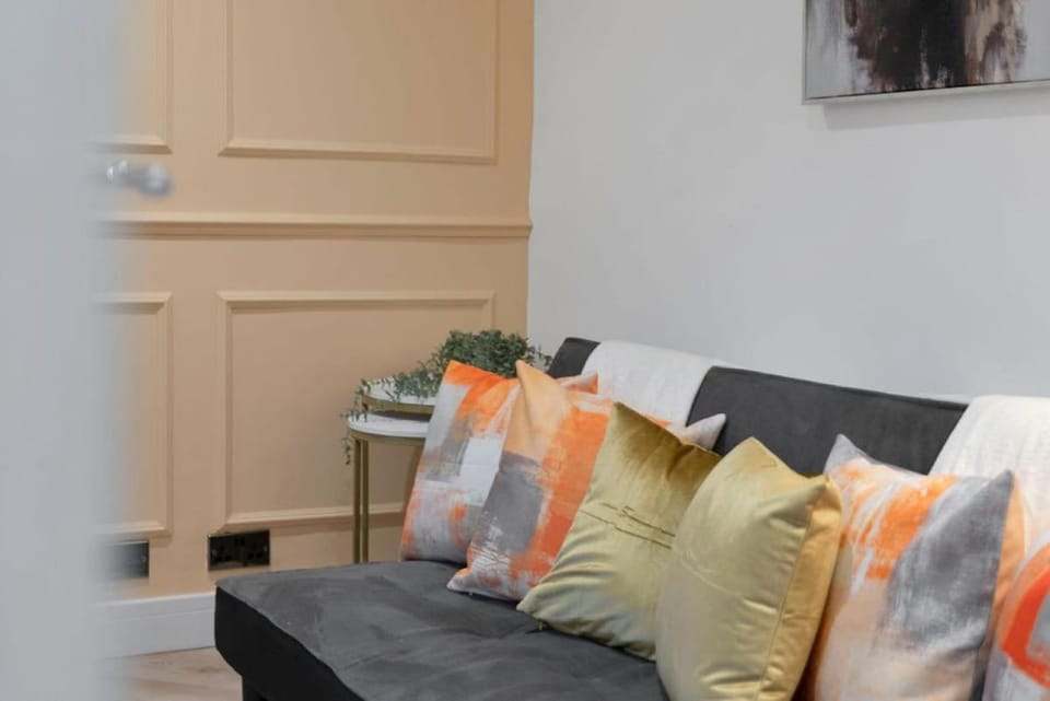 Newly Refurbished | Central | 3 Guests Apartment in Edinburgh