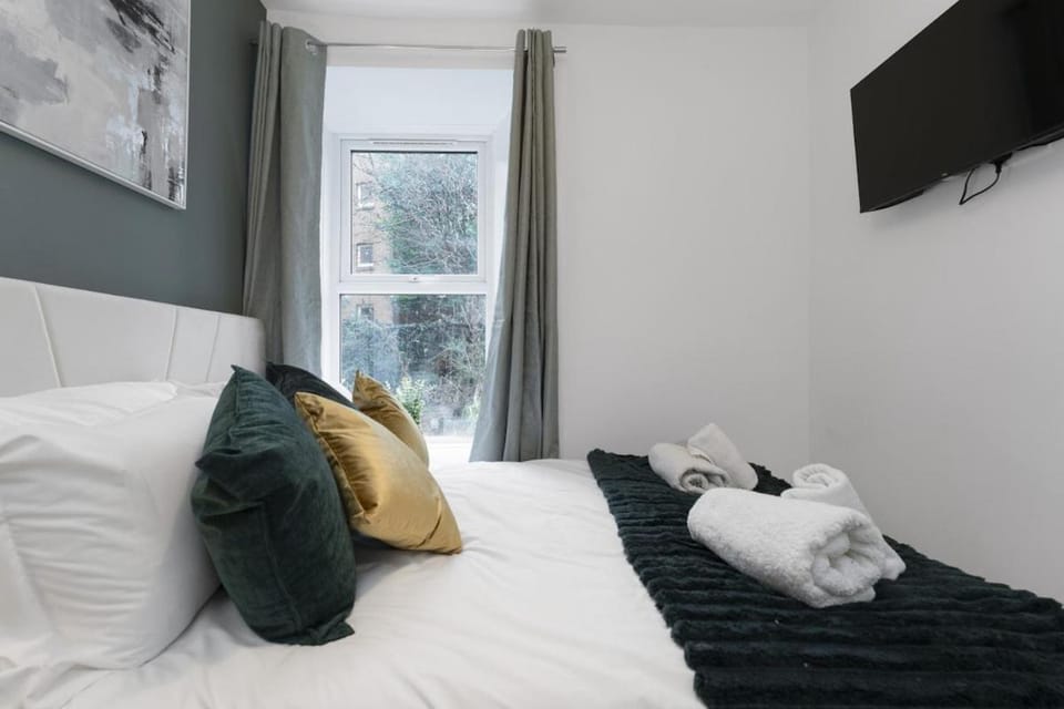 Newly Refurbished | Central | 3 Guests Apartment in Edinburgh