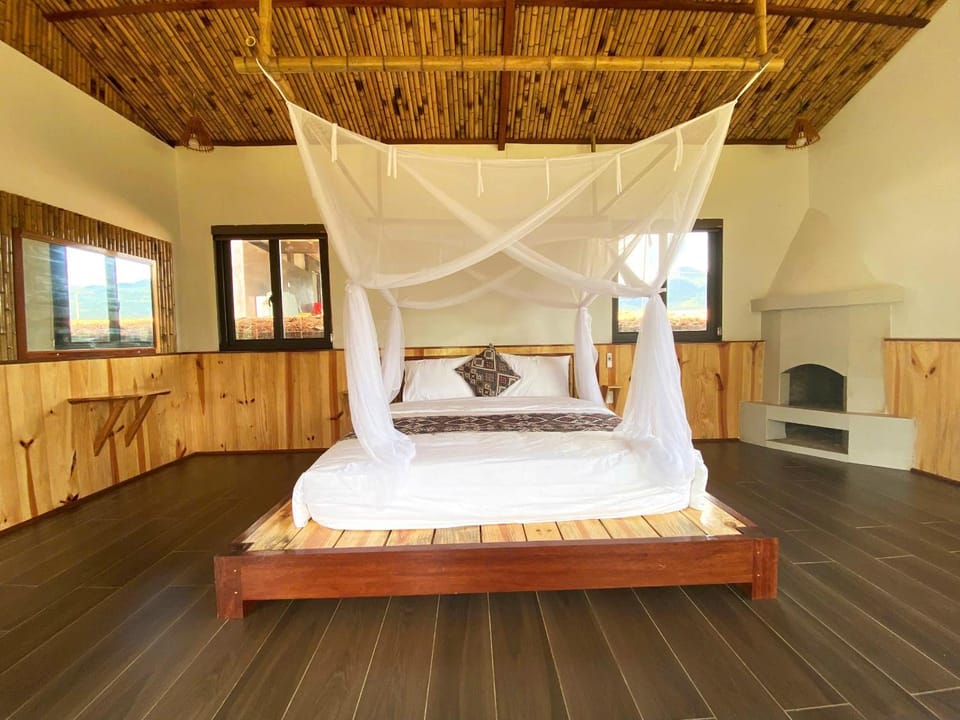 Bed, Photo of the whole room, Bedroom, fireplace