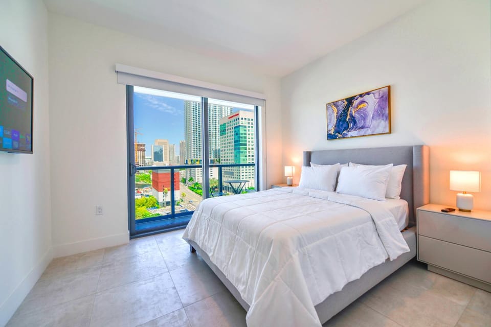 Bed, TV and multimedia, Bedroom