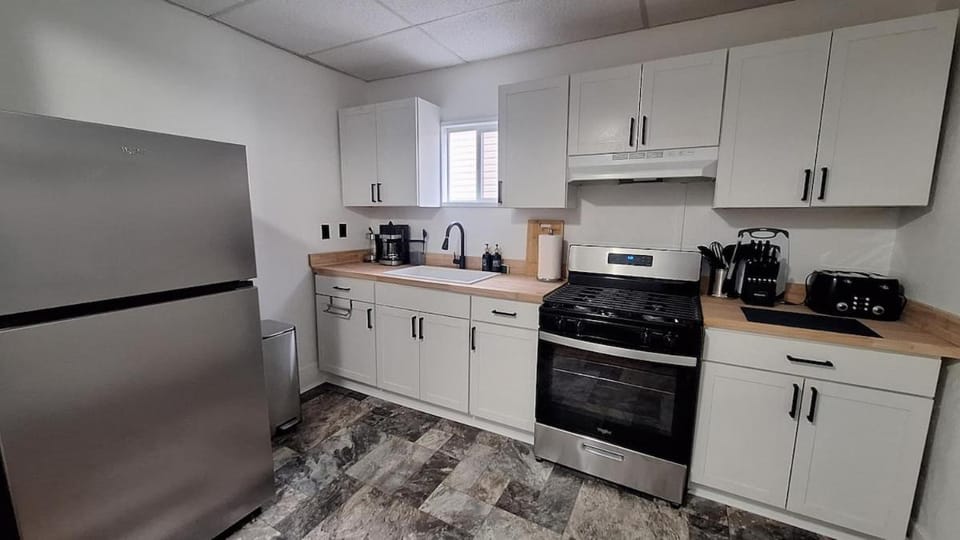 Central and Convenient Ground Floor Apartment Apartment in Oswego
