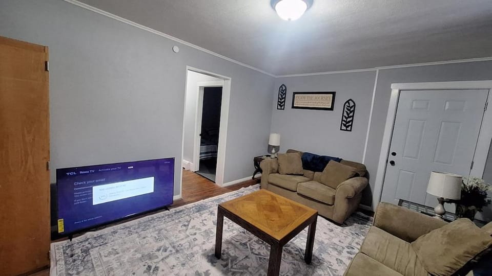 Central and Convenient Ground Floor Apartment Apartment in Oswego