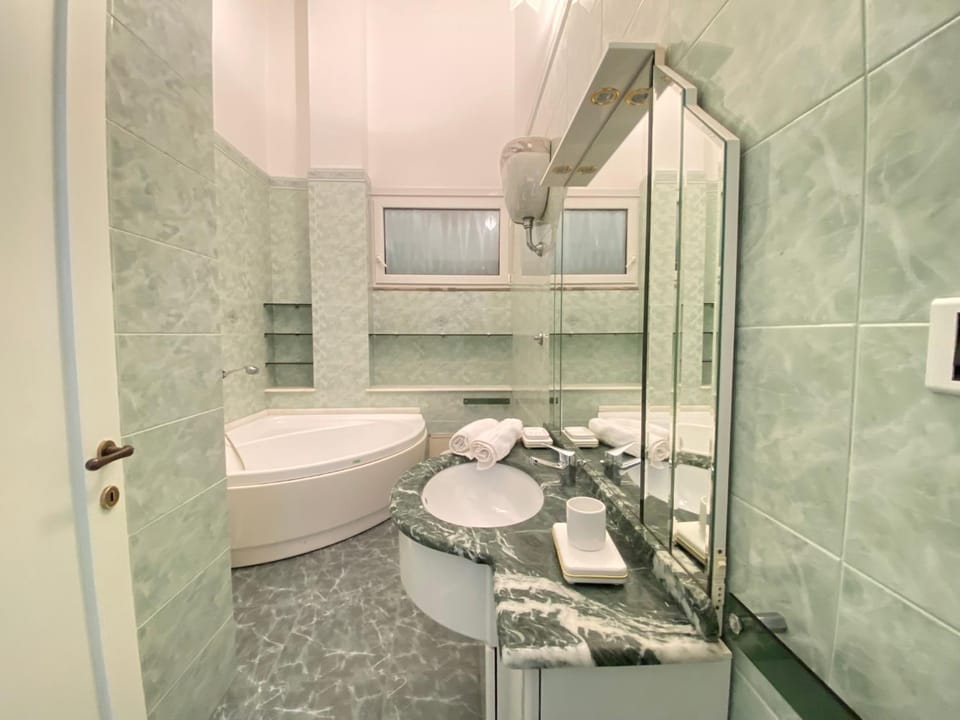 Toilet, Bathroom, Bath