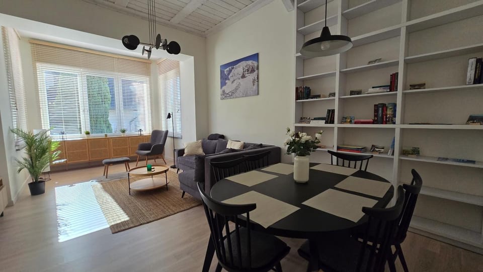 Library, TV and multimedia, Living room, Dining area, fireplace