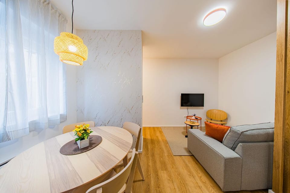 TV and multimedia, Living room, Dining area