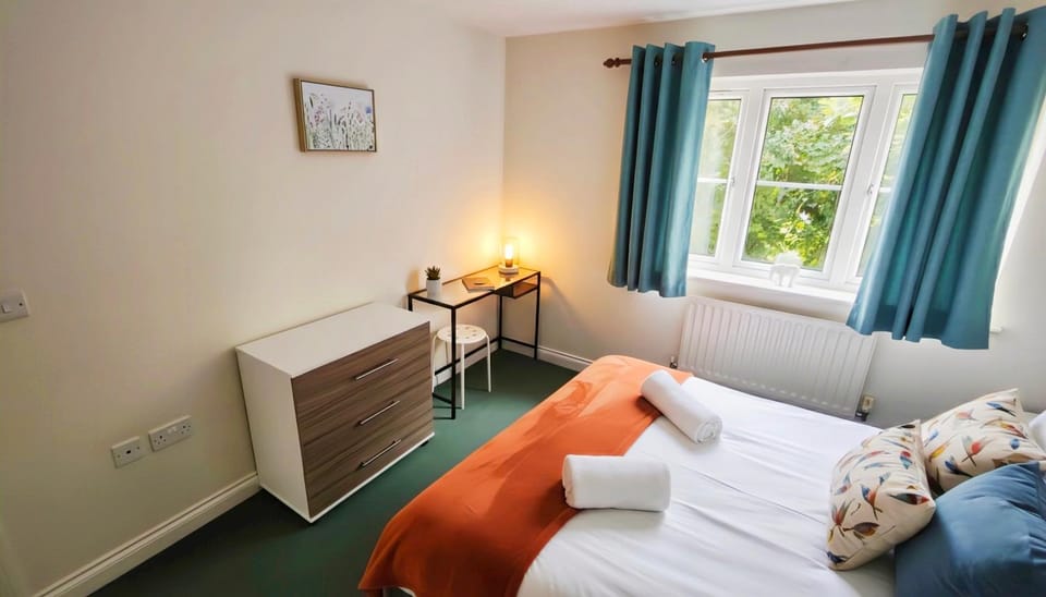 Four-bedroom House Wi-Fi Parking Pets House in Eastleigh District
