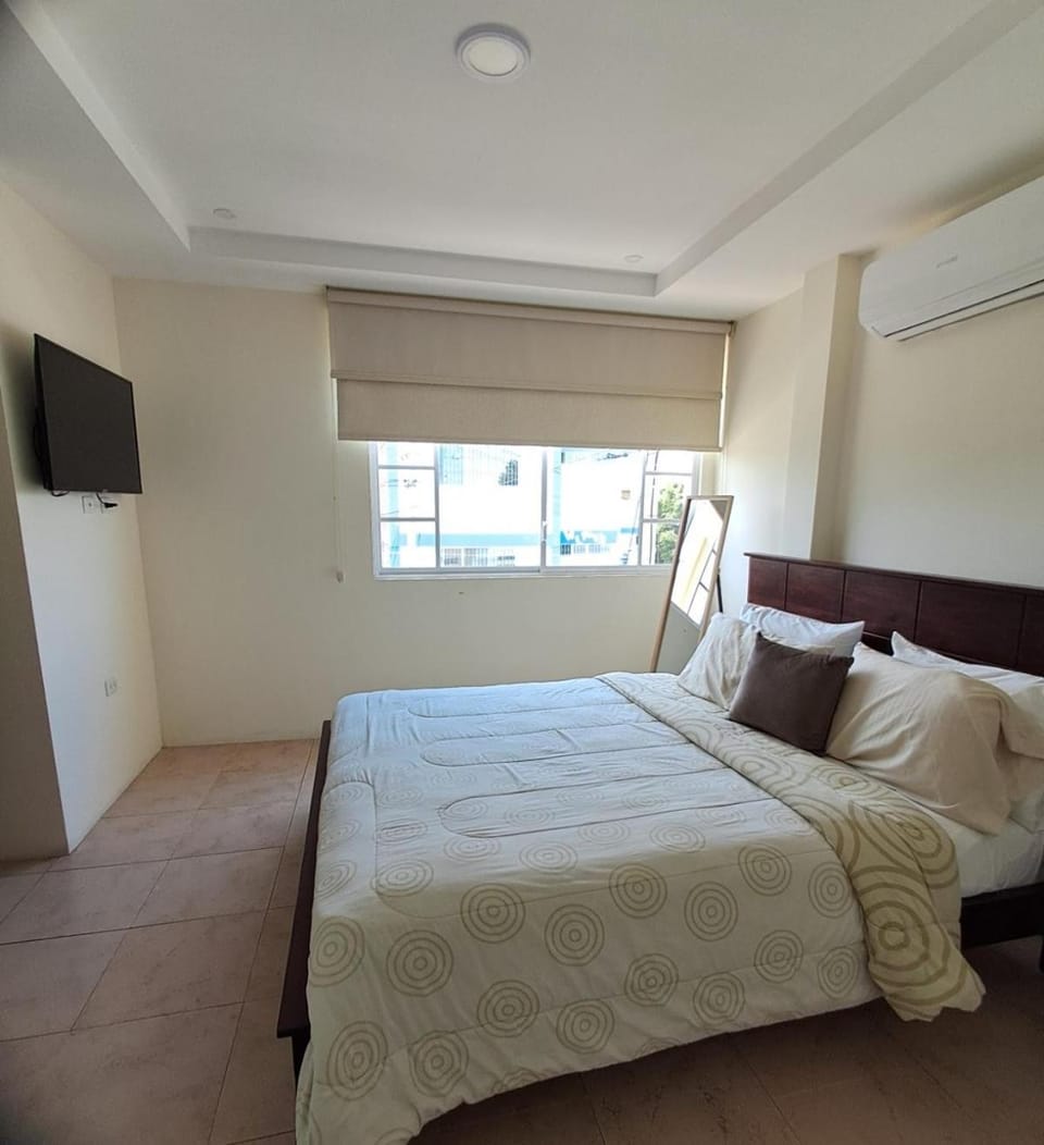Bed, TV and multimedia, Bedroom