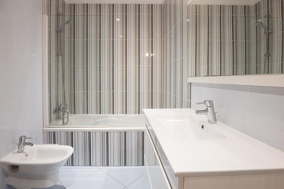 Bathroom, Bath