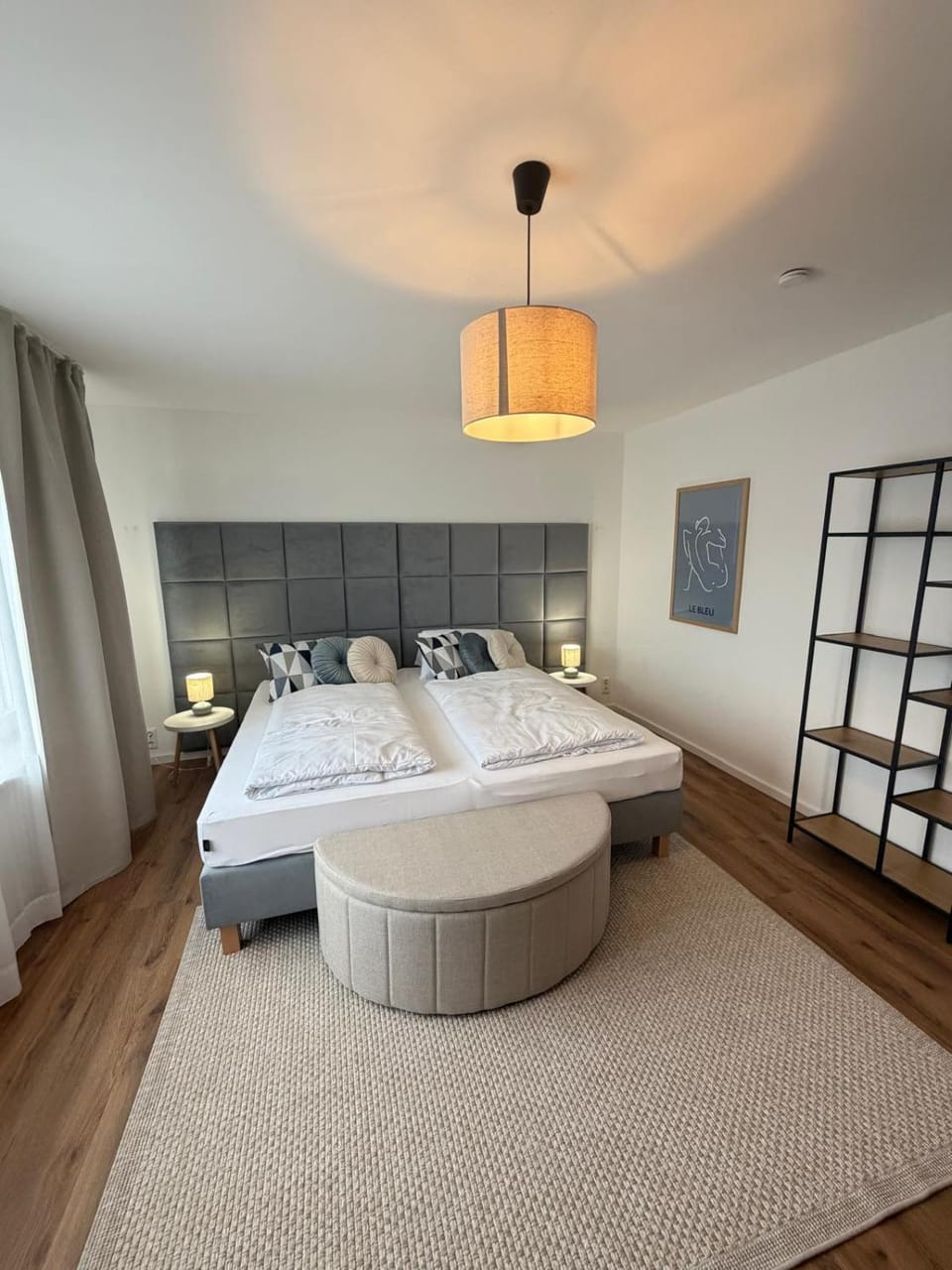 Photo of the whole room, Bedroom