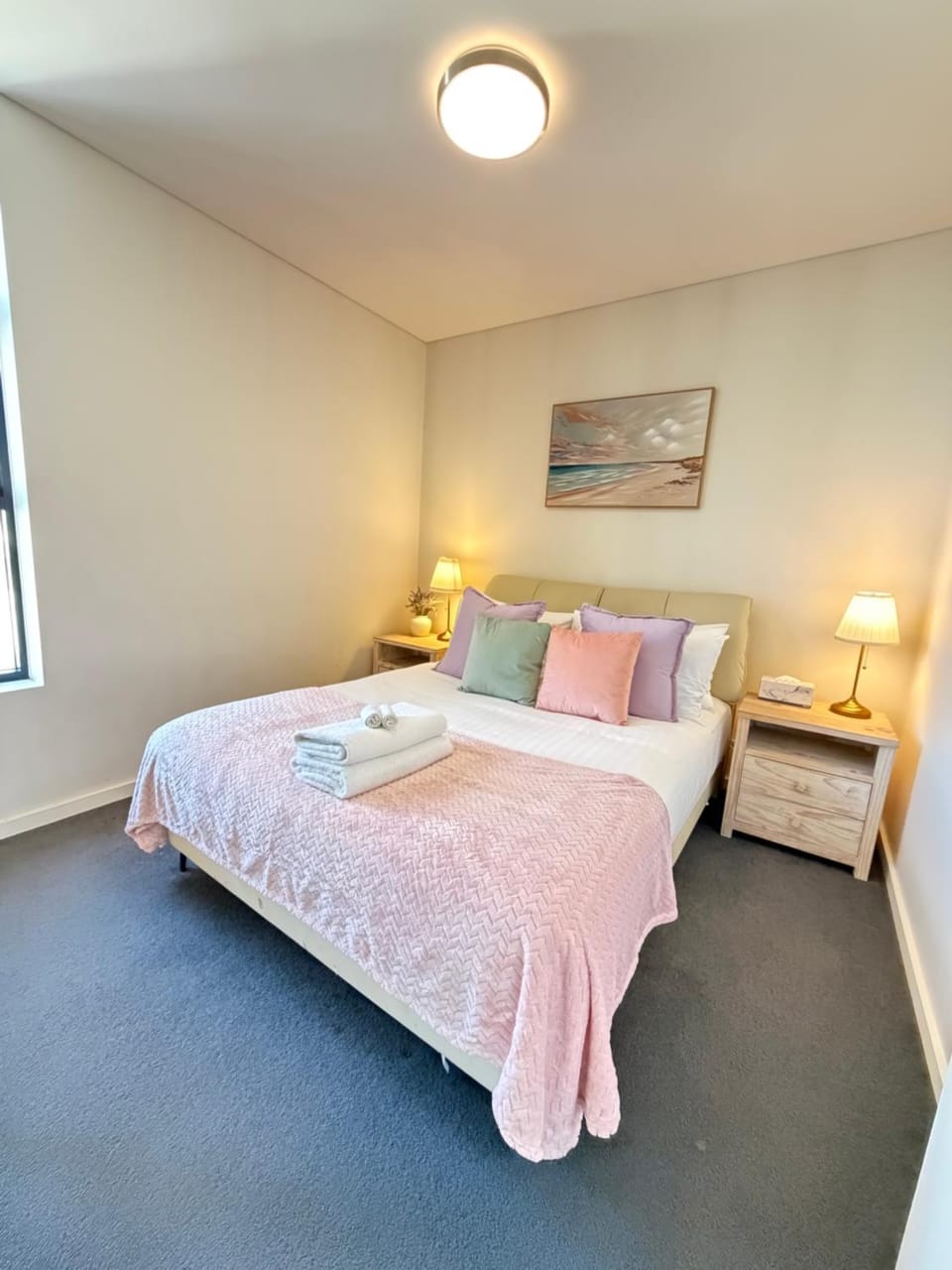 Bed, Photo of the whole room, Bedroom, towels