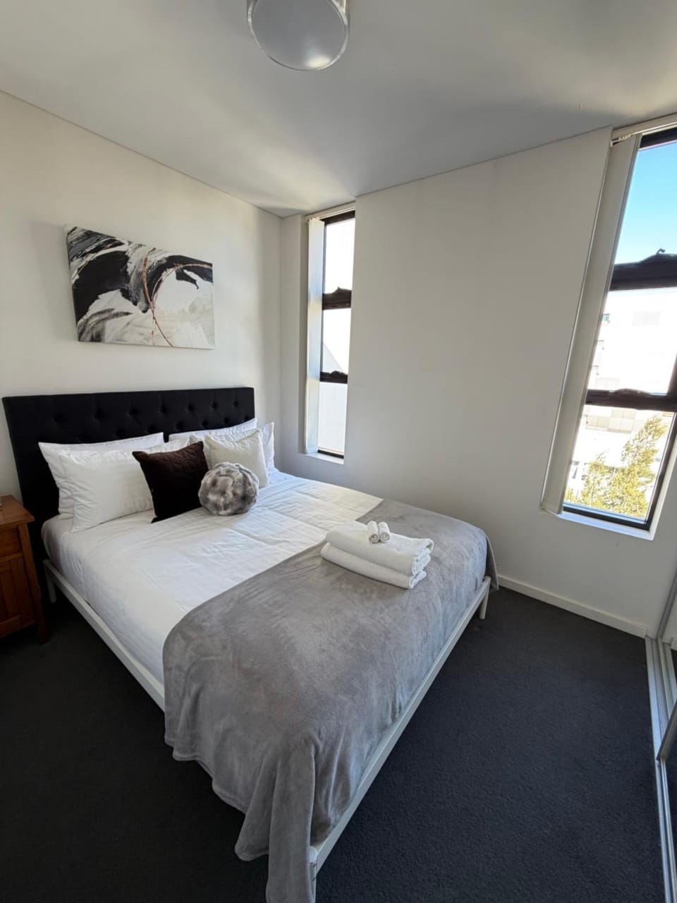 Bed, Photo of the whole room, Bedroom, towels