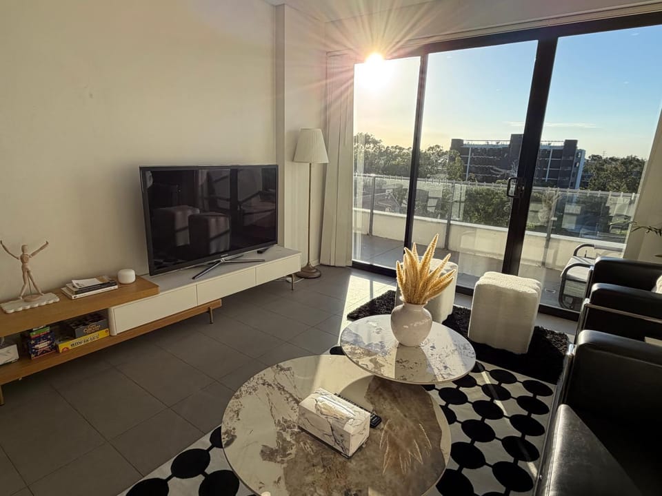 Communal lounge/ TV room, TV and multimedia, View (from property/room), Balcony/Terrace, Living room, Seating area, Evening entertainment